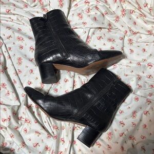 Banana Republic Women's Black Croc-Embossed Ankle Boots - Sleek Side-Zip Style